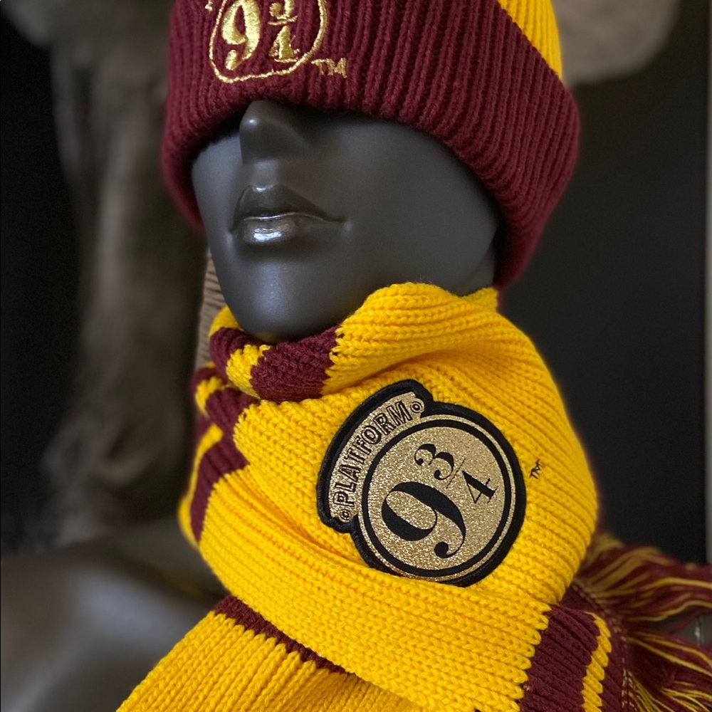 HARRY POTTER SCARF & HAT